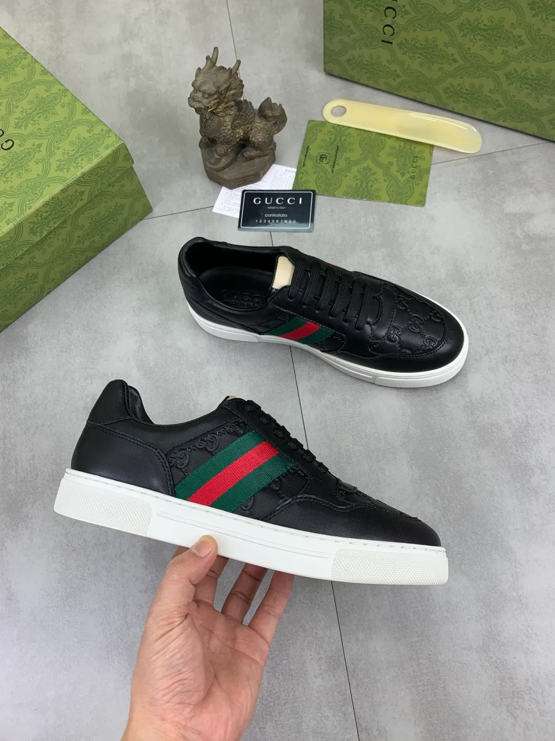 Men's shoes 💰P420 💰[New style]🆘 The latest model from Gucci GUCCI official website🎁Classic casual and fashionable men's shoes👟Best model💥The style is simple and elegant, exclusive for trendy men. Unique official website latest brand elements👑Gucci original decoration, fashionable and generous, original soft calfskin fabric➕Comfortable soft first-layer pigskin lining ✅The official website specifies wear-resistant casual outsole, the classic model is photographed in real life🎬Color: 2️⃣colors available😍Number of codes: 38-44